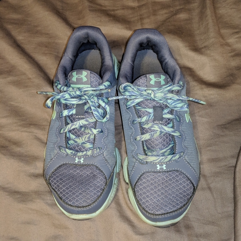 Kids UA tennis shoes